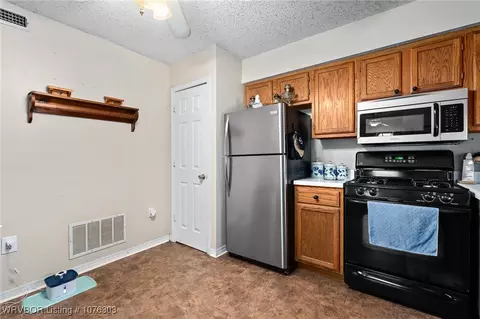 Kitchen - 3916 Carthage St, Fort Smith, AR 72903 photo 2 of 2