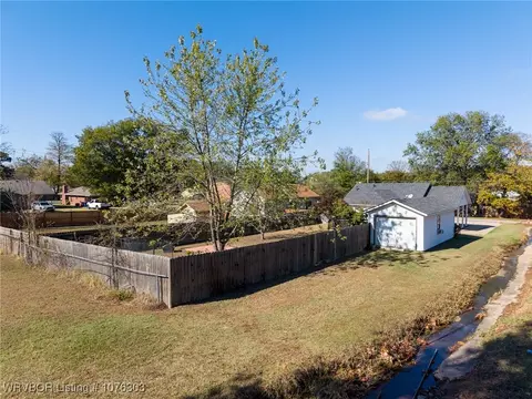 View/Area - 3916 Carthage St, Fort Smith, AR 72903 photo 1 of 8