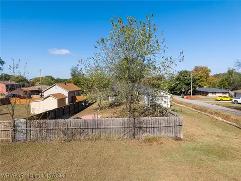 View/Area - 3916 Carthage St, Fort Smith, AR 72903 photo 2 of 8