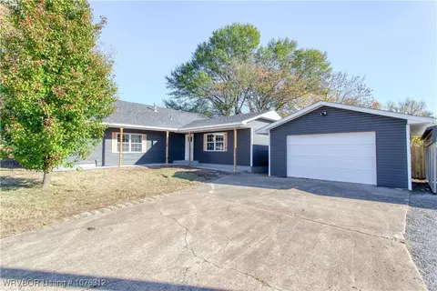 714 N 24th St, Van Buren, AR 72956