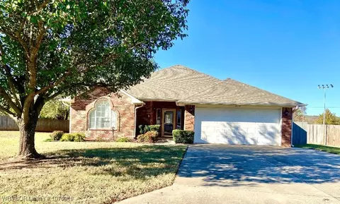 413 N 28th St, Ozark, AR 72949