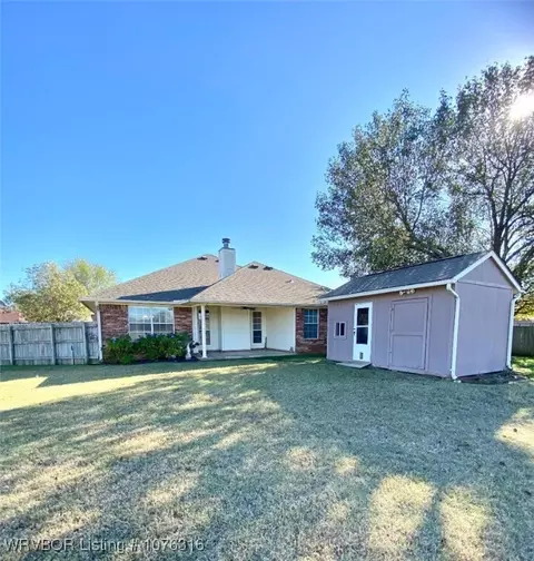 413 N 28th St, Ozark, AR 72949 photo 2