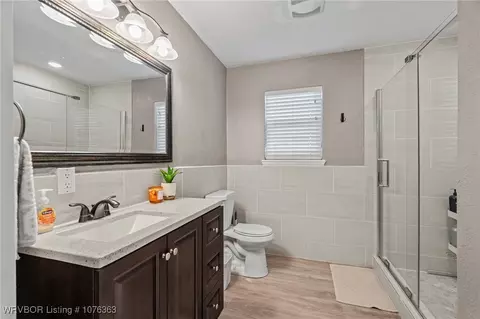 Bath - 8410 32nd Ter, Fort Smith, AR 72908 photo 2 of 4