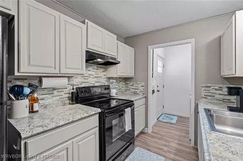 Kitchen - 8410 32nd Ter, Fort Smith, AR 72908 photo 2 of 3