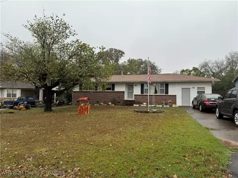 1701 W Gibson St, Ozark, AR 72949