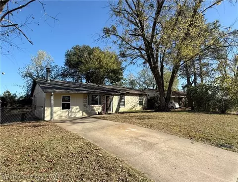 405 S 43rd St, Van Buren, AR 72956