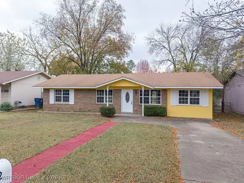 Exterior - 1722 Tulsa St, Fort Smith, AR 72901 photo 2 of 6
