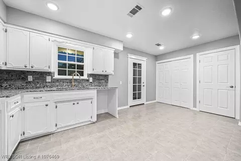 Entry Way - 1722 Tulsa St, Fort Smith, AR 72901 photo 1 of 5