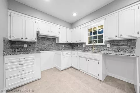 Kitchen - 1722 Tulsa St, Fort Smith, AR 72901 photo 1 of 1