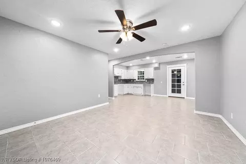 Entry Way - 1722 Tulsa St, Fort Smith, AR 72901 photo 4 of 5