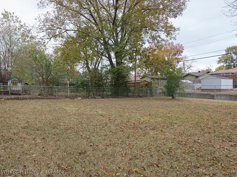 Exterior - 1722 Tulsa St, Fort Smith, AR 72901 photo 5 of 6