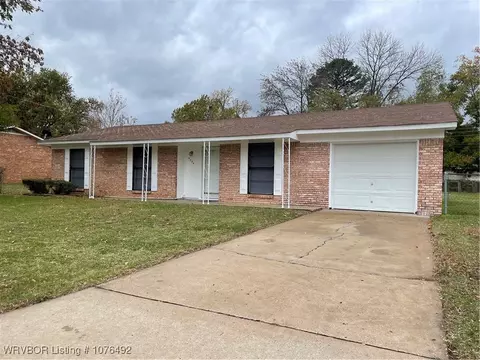 Exterior - 8206 Colony Ln, Fort Smith, AR 72908 photo 5 of 6