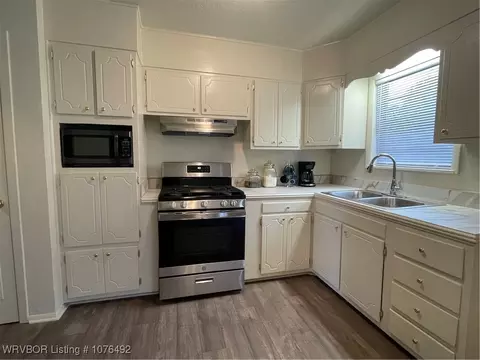 Kitchen - 8206 Colony Ln, Fort Smith, AR 72908 photo 2 of 4
