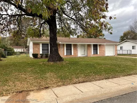 8206 Colony Ln, Fort Smith, AR 72908