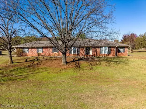 522 Canterbury Dr, Alma, AR 72921