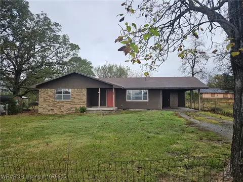 803 1st St, Talihina, OK 74571