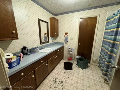 Bath - 1705 S W St, Fort Smith, AR 72901 photo 1 of 1