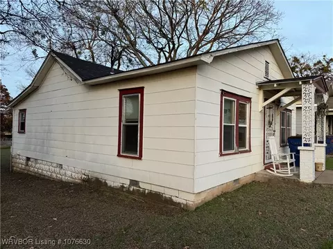 Exterior - 1705 S W St, Fort Smith, AR 72901 photo 2 of 4