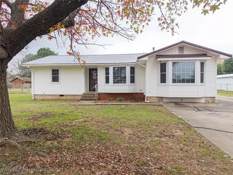 208 Carroll Heights Dr, Poteau, OK 74953