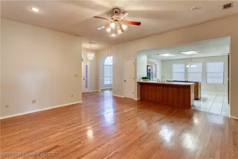 Living - 9501 Bridgeford Rd, Fort Smith, AR 72908 photo 3 of 6