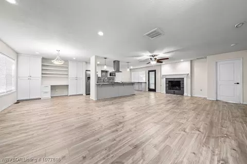 Living - 3410 S 33rd Cir, Fort Smith, AR 72903 photo 4 of 6