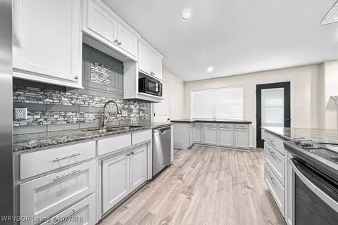 Kitchen - 3410 S 33rd Cir, Fort Smith, AR 72903 photo 3 of 6