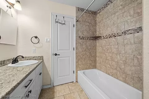 Bath - 3410 S 33rd Cir, Fort Smith, AR 72903 photo 1 of 5