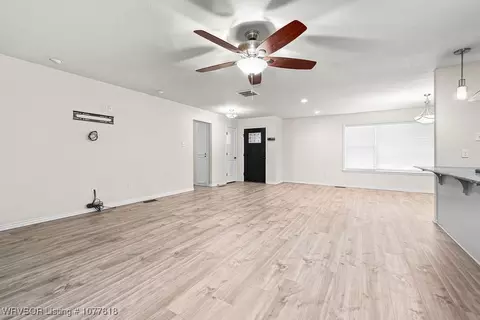 Living - 3410 S 33rd Cir, Fort Smith, AR 72903 photo 3 of 6