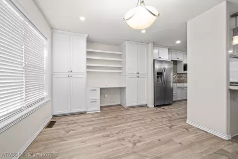 Dining - 3410 S 33rd Cir, Fort Smith, AR 72903 photo 1 of 1