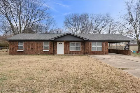 106 Morris St, Pocola, OK 74902