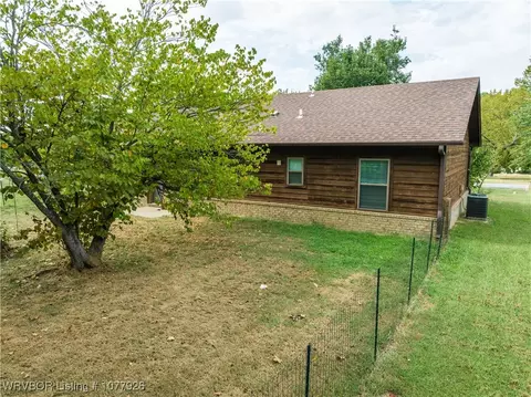 Exterior - 201 W Houston St, Lavaca, AR 72941 photo 5 of 7
