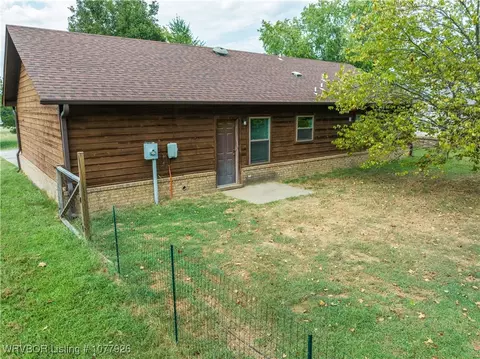 Exterior - 201 W Houston St, Lavaca, AR 72941 photo 4 of 7