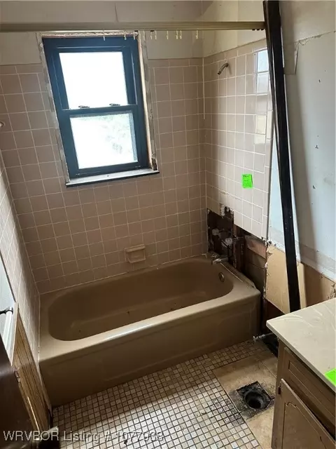 Bath - 17785 175th Ave, Spiro, OK 74959 photo 1 of 6
