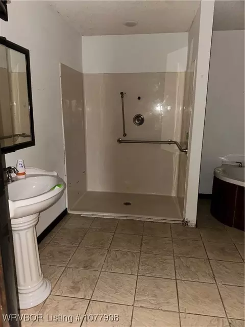 Bath - 17785 175th Ave, Spiro, OK 74959 photo 2 of 6