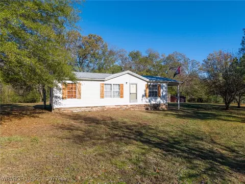 9300 Mountain Oaks Dr, Cedarville, AR 72932