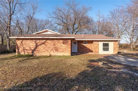 1003 SE 10th St, Muldrow, OK 74948
