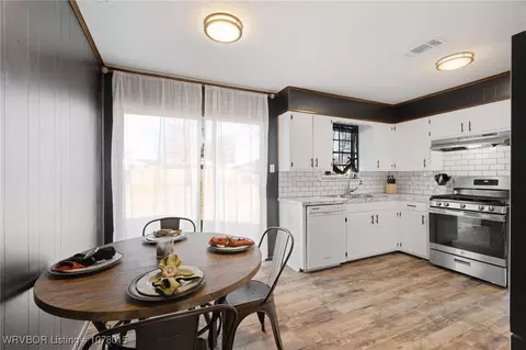Kitchen - 5115 S 33rd St, Fort Smith, AR 72903 photo 6 of 7