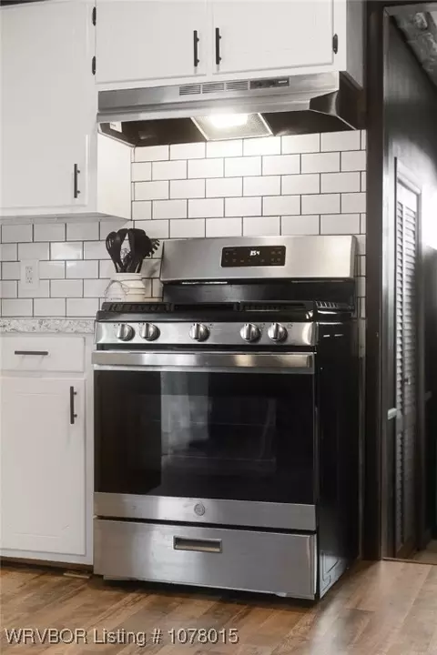Kitchen - 5115 S 33rd St, Fort Smith, AR 72903 photo 5 of 7