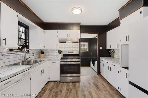 Kitchen - 5115 S 33rd St, Fort Smith, AR 72903 photo 7 of 7