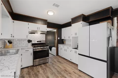 Kitchen - 5115 S 33rd St, Fort Smith, AR 72903 photo 2 of 7