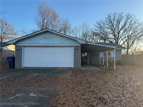 8814 Fresno St, Fort Smith, AR 72903
