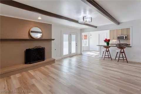Living - 2820 Dallas Dr, Fort Smith, AR 72901 photo 2 of 3