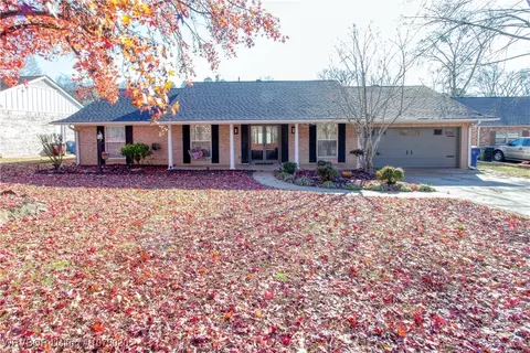 Exterior - 2820 Dallas Dr, Fort Smith, AR 72901 photo 2 of 11