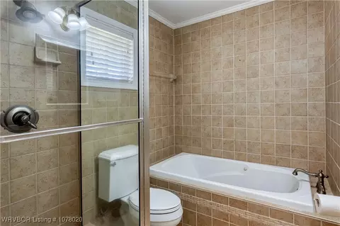 Bath - 2820 Dallas Dr, Fort Smith, AR 72901 photo 2 of 3