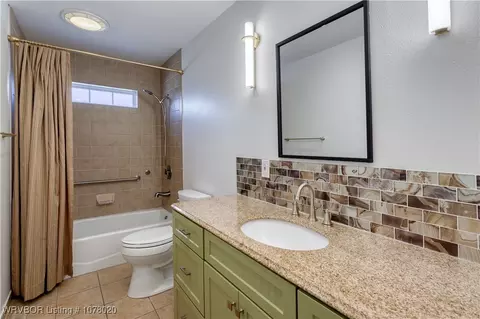 Bath - 2820 Dallas Dr, Fort Smith, AR 72901 photo 3 of 3