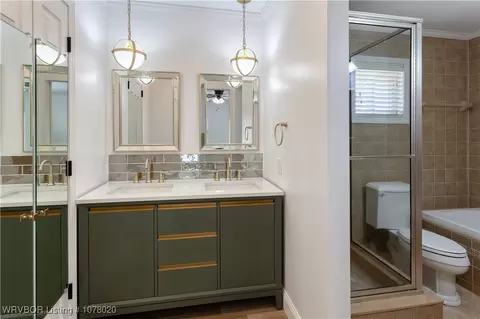 Bath - 2820 Dallas Dr, Fort Smith, AR 72901 photo 1 of 3