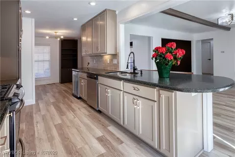 Kitchen - 2820 Dallas Dr, Fort Smith, AR 72901 photo 3 of 5