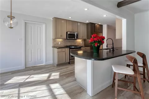 Kitchen - 2820 Dallas Dr, Fort Smith, AR 72901 photo 4 of 5