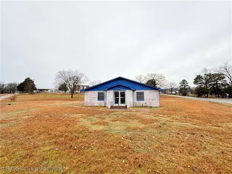 209 N Broadway St, Hartford, AR 72938