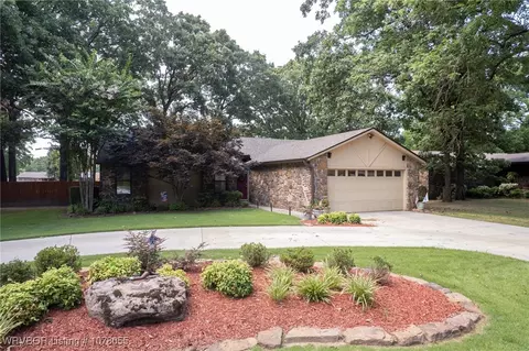 3237 Edinburgh Dr, Fort Smith, AR 72908 photo 2